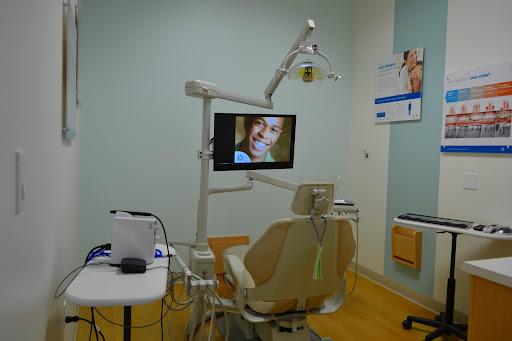 La Jolla Village Smiles Dentistry and Implants, 8657 Villa La Jolla Dr #211, La Jolla, CA 92037